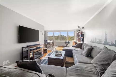 211-40 18th Ave #6J, New York, NY 11360
