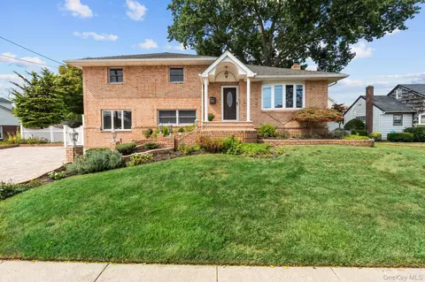 79 Stewart Ave, Bethpage, NY 11714