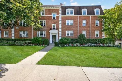 32 Hamilton Pl #I 3, Garden City, NY 11530