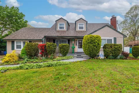 265 Beachview St, Copiague, NY 11726