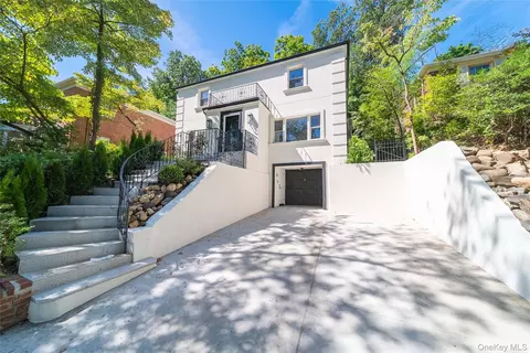 8632 Midland Pkwy, Jamaica, NY 11432