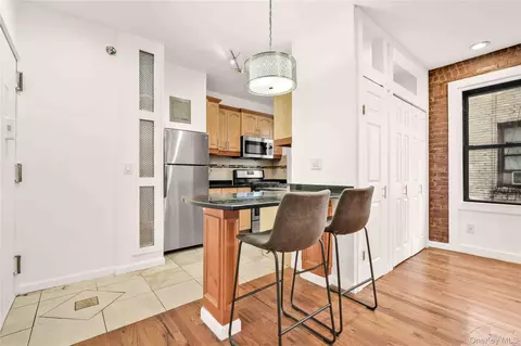 21-28 35th #2A, Astoria, NY 11105