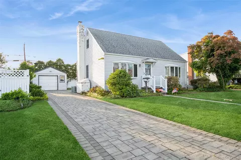 107 Cardinal Rd, Levittown, NY 11756