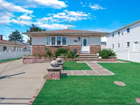 269 E Columbia St, Hempstead, NY 11550