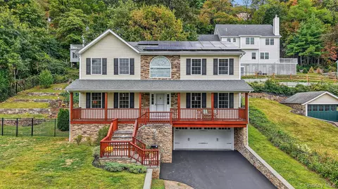 76 Sarles Ln, Mount Pleasant, NY 10570