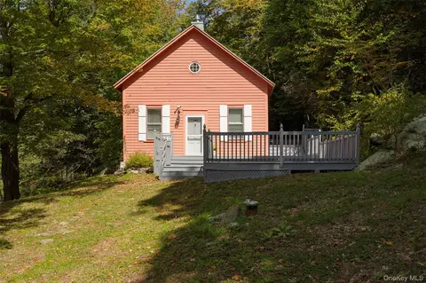 220 W Pond Lily Rd, Gallatin, NY 12523