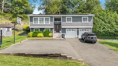 17 John F Kennedy Dr, Stony Point, NY 10980