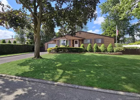 54 W 12th St, Deer Park, NY 11729
