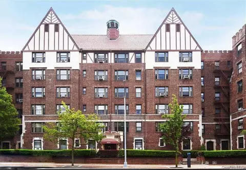 109-14 Ascan Ave #2H, New York, NY 11375