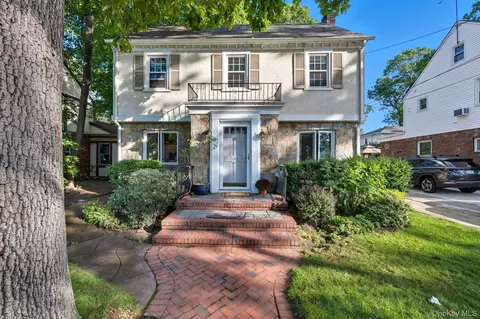 145 Cornwell Ave, Valley Stream, NY 11580