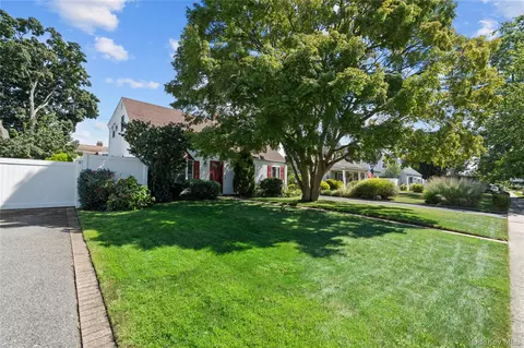 166 Swan Ln, Levittown, NY 11756