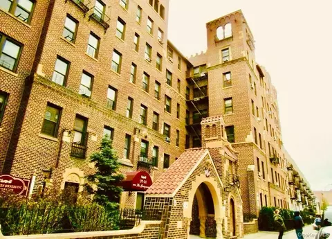3721 80th St #1D, New York, NY 11372