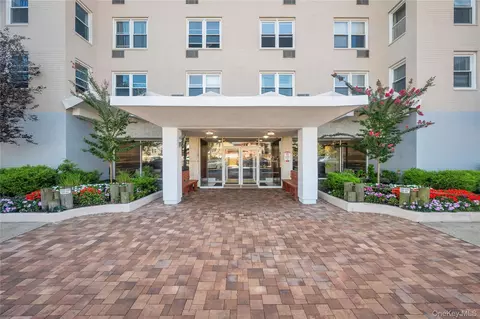 522 Shore Rd #3U, Long Beach, NY 11561