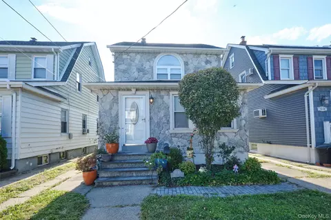 92-40 245th St, Hempstead, NY 11001
