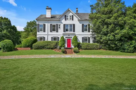 99 9th St, Garden City, NY 11530