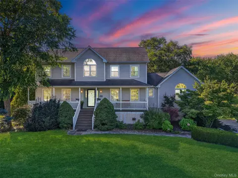 83 Heritage Ln, La Grange, NY 12540