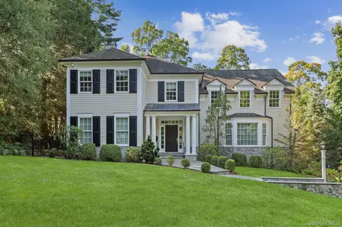 8 Horseguard Ln, Scarsdale, NY 10583
