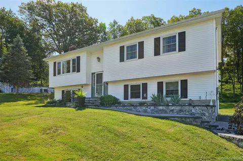 12 Sturr Ln, Florida, NY 10921