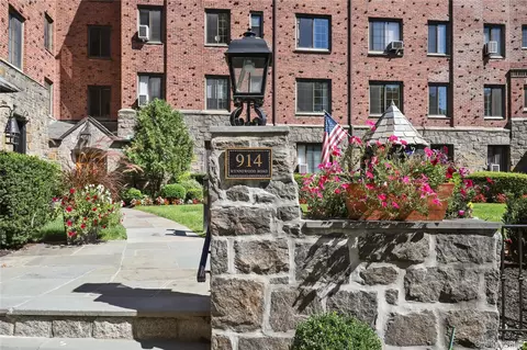 914 Wynnewood Rd #1B, Pelham, NY 10803