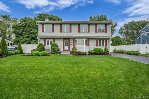 70 Hunter Ln, Centereach, NY 11720