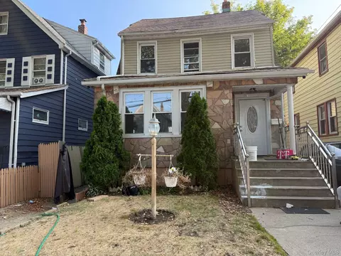 215-28 112th Ave, New York, NY 11429