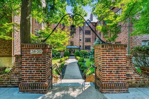38-30 Douglaston Pkwy #G2, New York, NY 11363
