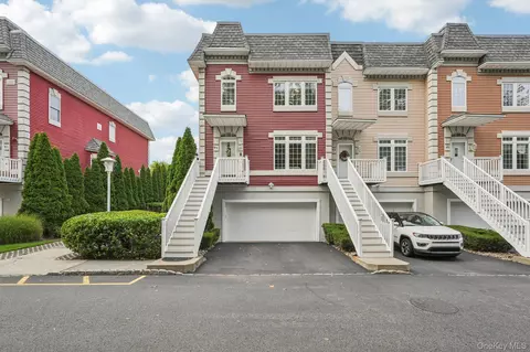 95 Alexander Ct, Clarkstown, NY 10954