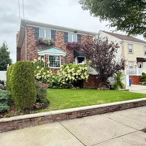 16238 97th St, New York, NY 11414