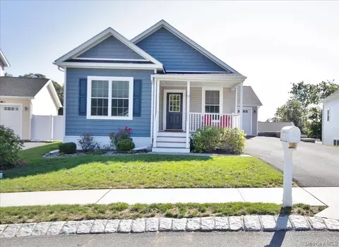 19 Emerson Ter, Lloyd, NY 12528