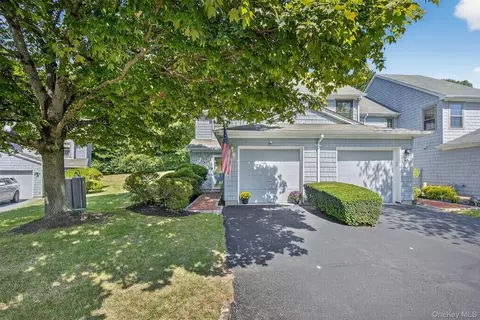 97 Jonathan Dr, Mahopac, NY 10541