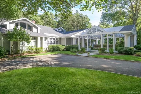 48 Morgan Dr, Old Westbury, NY 11568