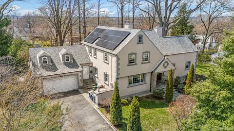 191 Dunwoodie St, Yonkers, NY 10704