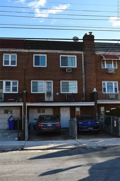 158-04 84 Rd, Jamaica, NY 11432