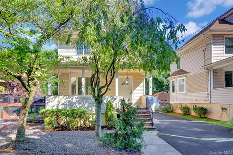 2 Oak Ct, Staten Island, NY 10308