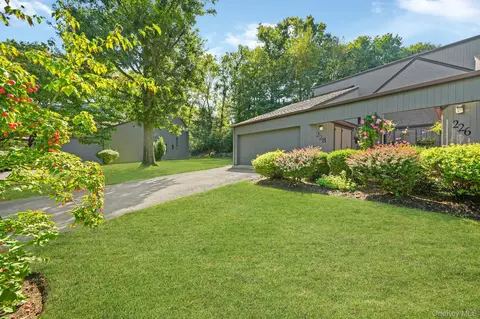 228 Dogwood Ln, Greenburgh, NY 10530