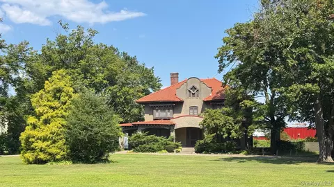 2323 Us Route 9, Hudson, NY 12534