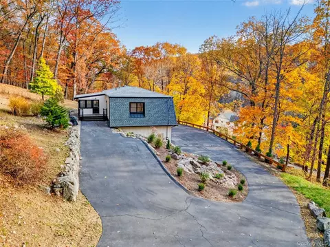 9 Tiorati Trl, Stony Point, NY 10980
