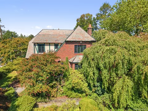 66 Rossmore Ave, Yonkers, NY 10708