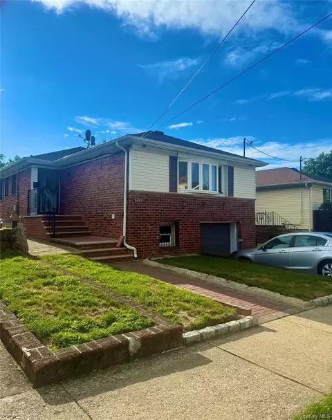 5732 260th St, New York, NY 11362