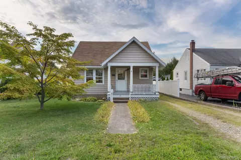 16 Oak Ter, Ramapo, NY 10901