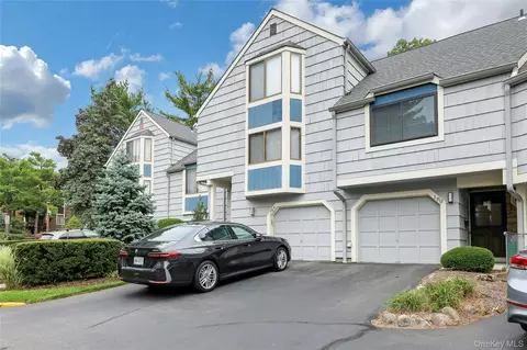 180 Treetop Cir, Clarkstown, NY 10954