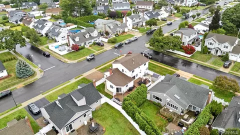 3532 Waverly Ave, Seaford, NY 11783