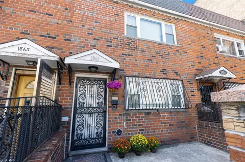 1865 Hunt Ave, New York, NY 10462
