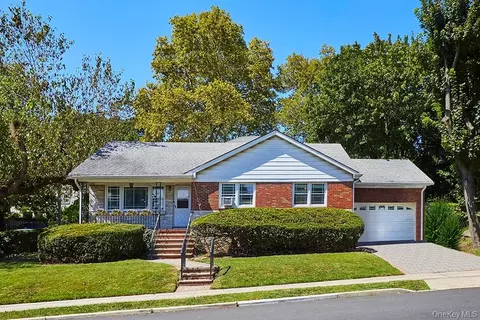 59 Bayview Pl, Staten Island, NY 10304