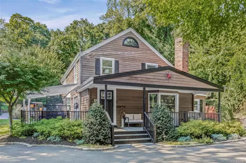 6 Edgewood Ave, Port Jefferson, NY 11777