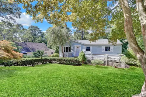 6 Palm Rd, Rocky Point, NY 11778
