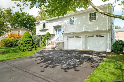 25 Meyer Oval, Orangetown, NY 10965