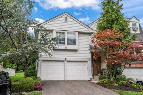 154 Hidden Ridge Dr, Syosset, NY 11791