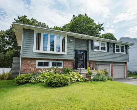 38 E 21st St, Huntington Station, NY 11746