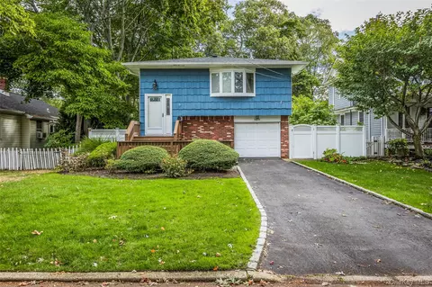 157 Cadman Ave, Babylon, NY 11702